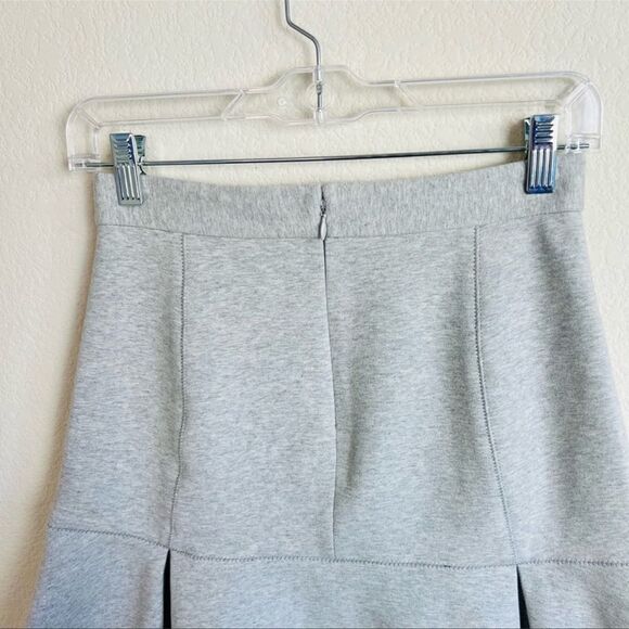 Madewell Light Grey Pleated Scuba Trumpet Mini Skirt 2 - Picture 4 of 9